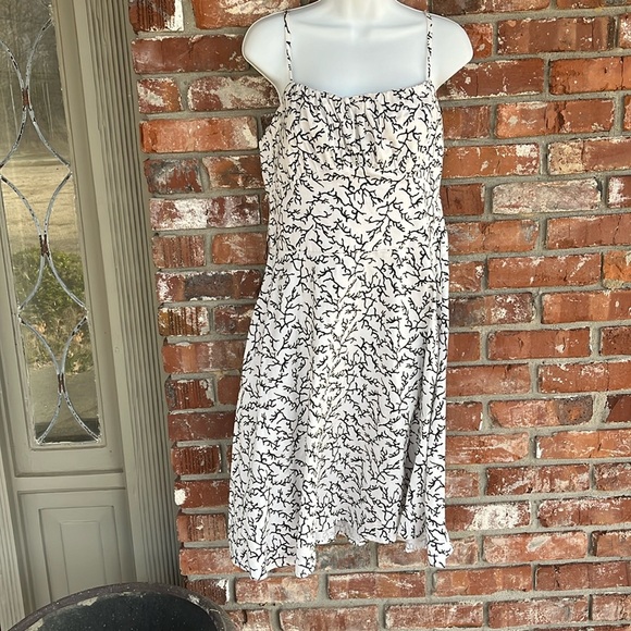 Alyn Paige Dresses & Skirts - Alyn Paige white and black midi dress size 13/14